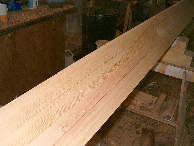 Barco de época Veronique, construcción mástil: detalle de las uniones de los tablones.